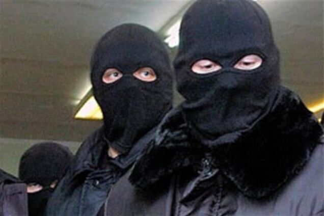В центре Киева возле Конституционного суда и прокуратуры происходит рейдерский захват