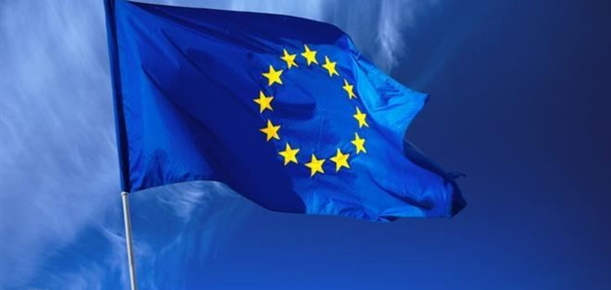 На будівлі Івано-Франківської облради вивісять прапор ЄС