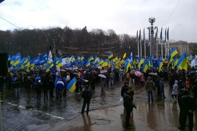 Мітинг регіоналів на Європейській площі завершився 