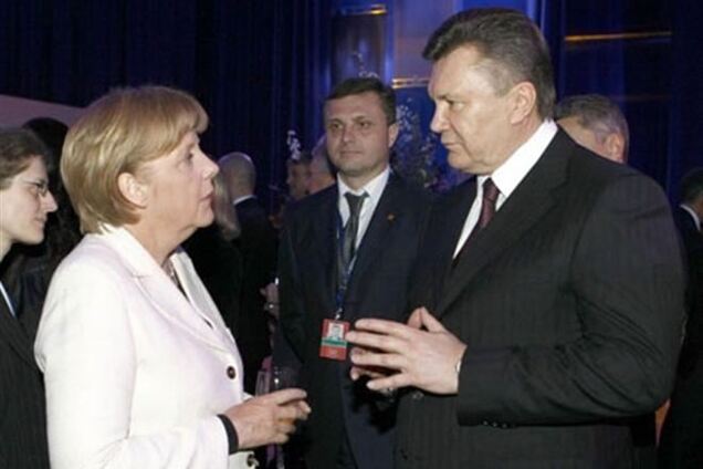 Меркель пригласила Януковича в Германию