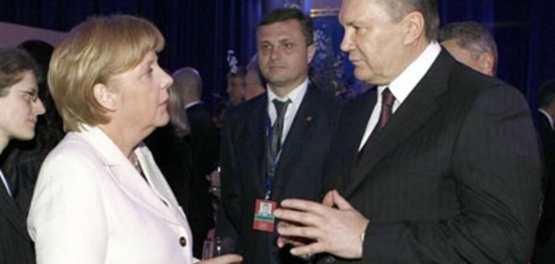 Меркель пригласила Януковича в Германию