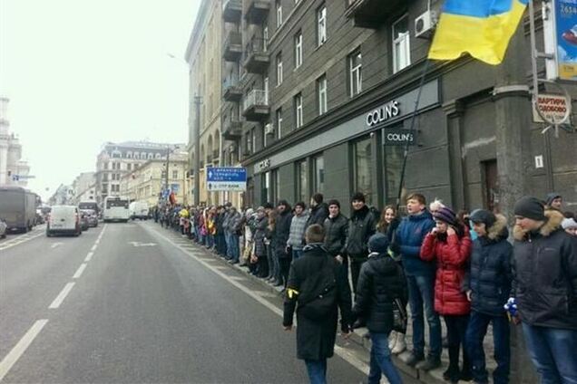 Украинцы образовали живую цепь от Киева до ЕС