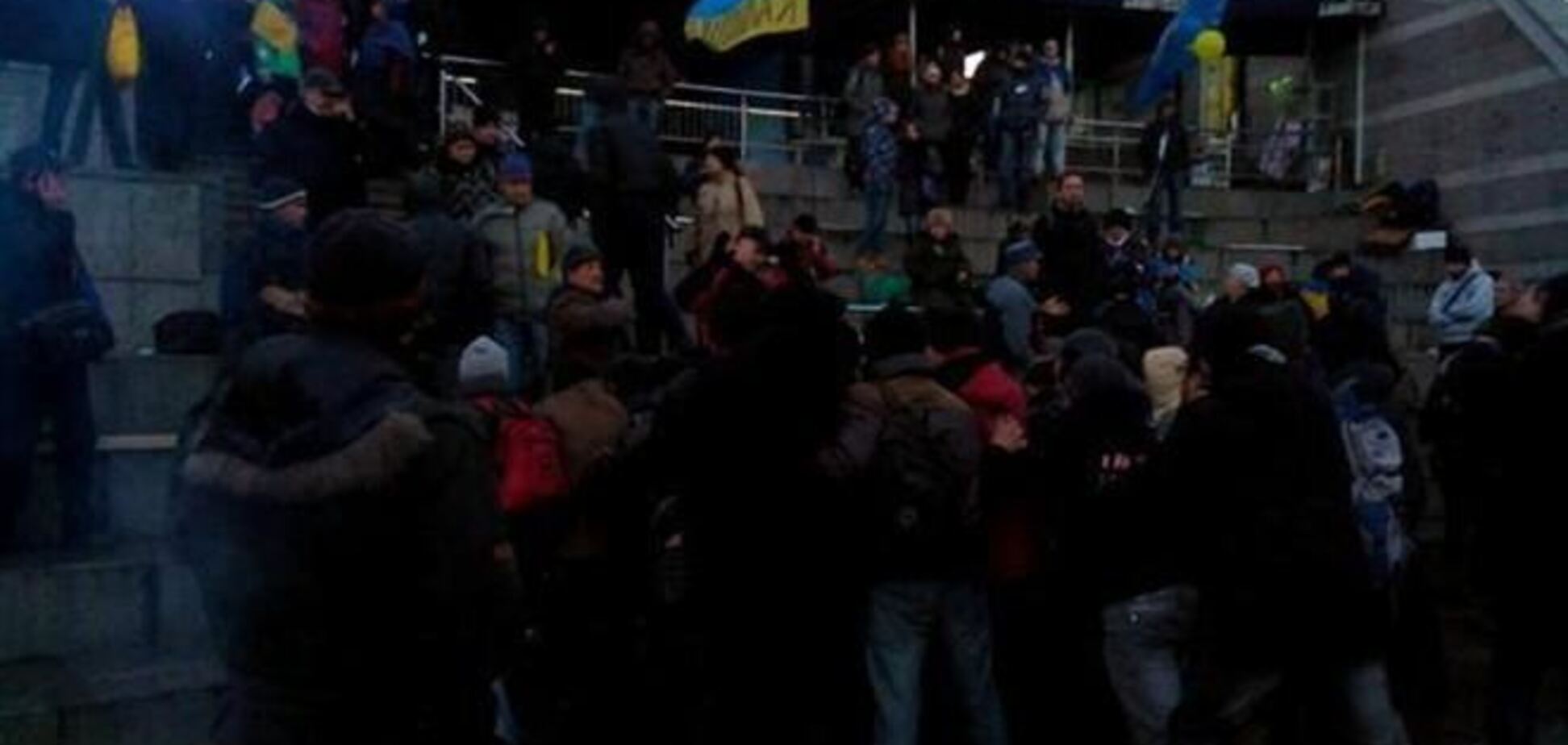 На Майдане произошли столкновения 'Беркута' с митингующими