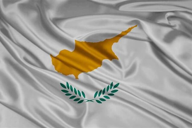 S&Р повысило рейтинг Кипра до 'стабильного'