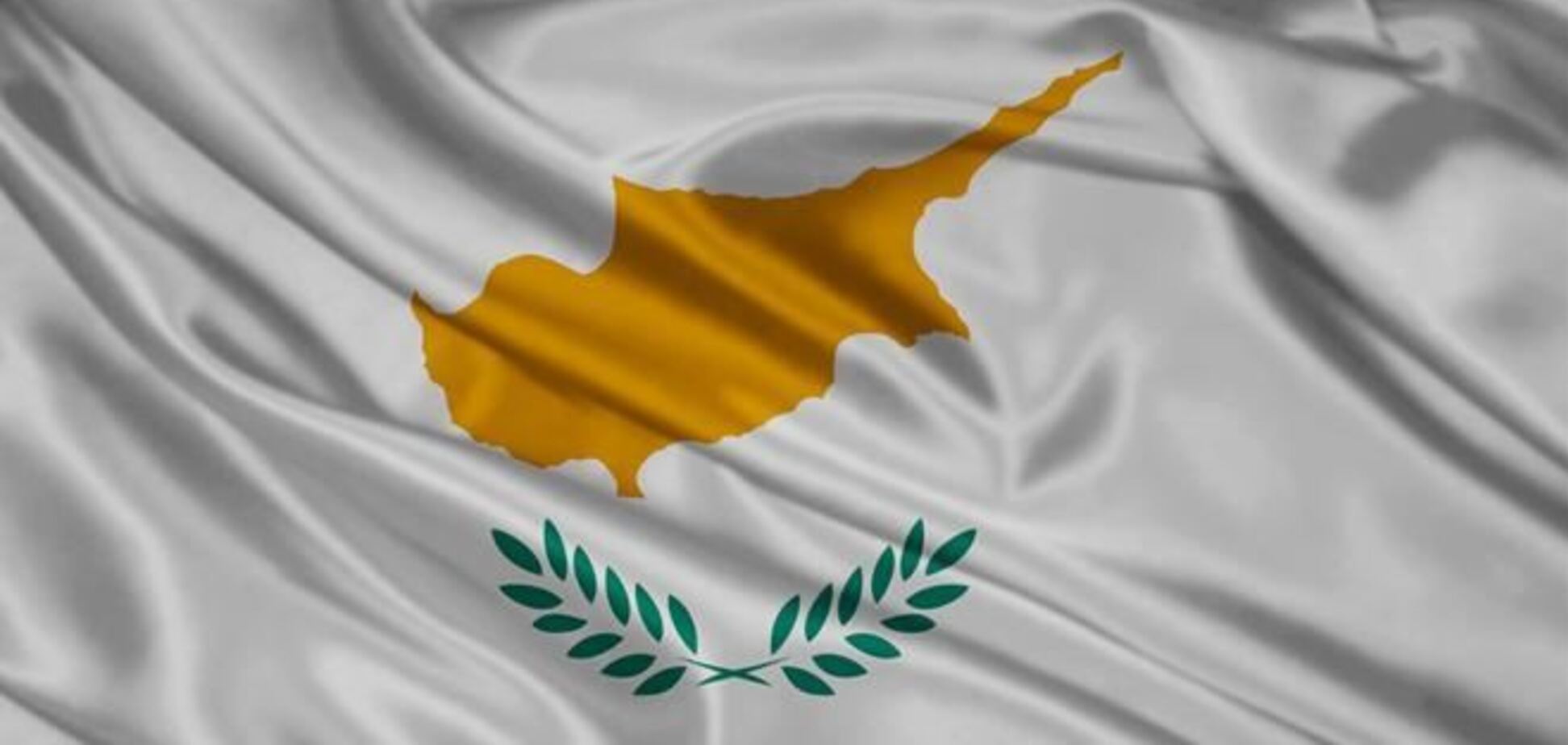 S&Р повысило рейтинг Кипра до 'стабильного'