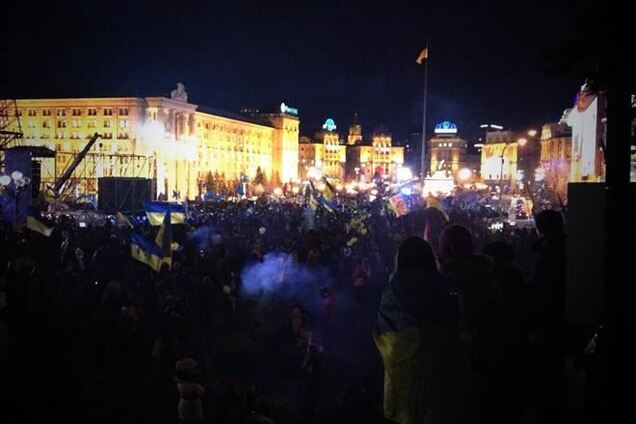 На Евромайдане бросали дымовые шашки и дрались с 'Беркутом'