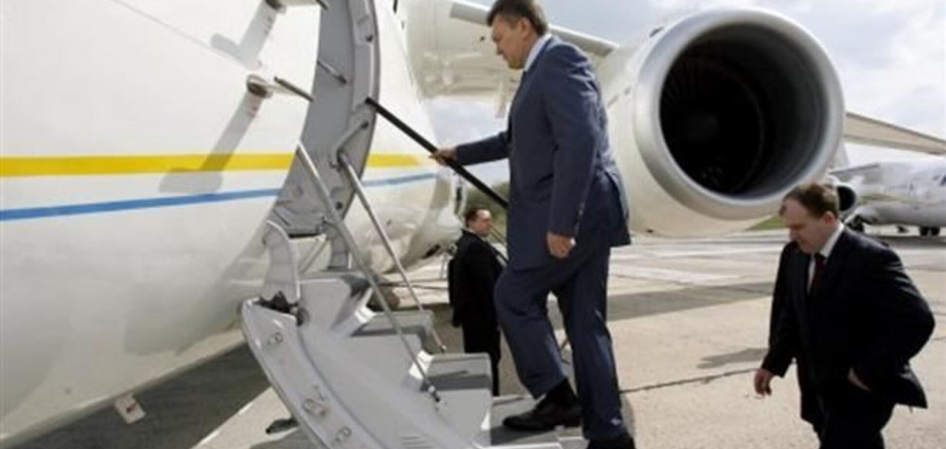Янукович отменил пресс-конференцию в Вильнюсе и летит в Киев