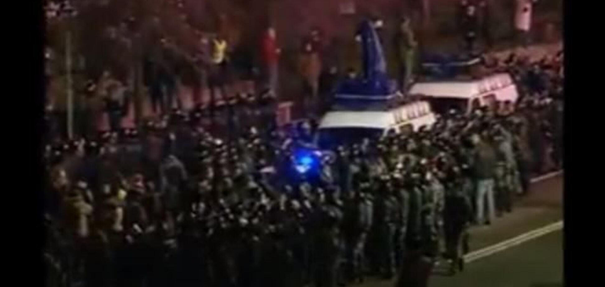 На Евромайдане почалися сутички між мітингувальниками та 'Беркутом'