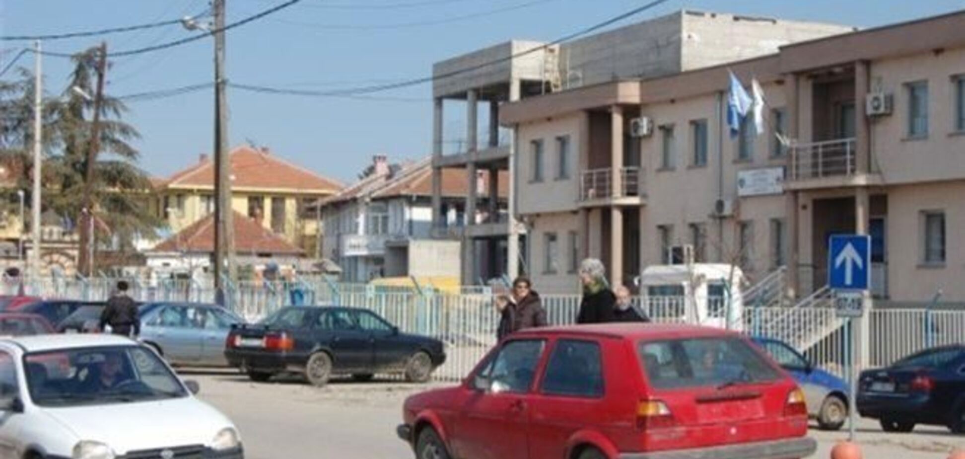 Выборы в Косово прервали из-за нападения на участок