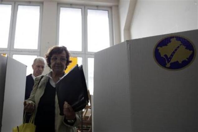 Косовським сербам, які прийшли на вибори, загрожують прямо на ділянках