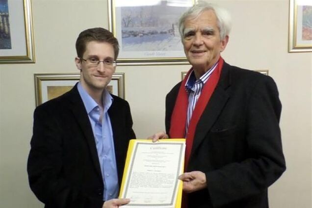 Сноуден просить владу США зрозуміти його і помилувати