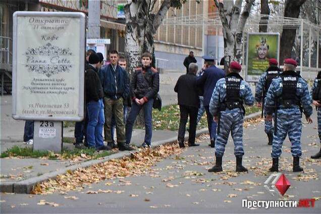 'Свободівці' закидали димовими шашками активістів 'Російського блоку'