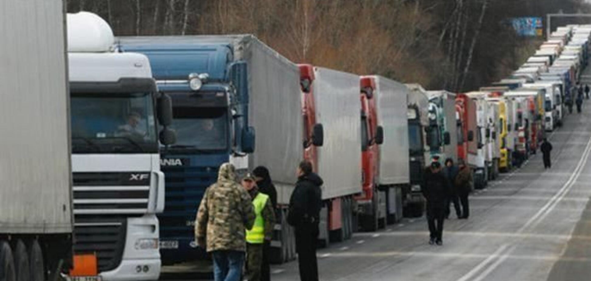 В РФ заявили, что ситуация с застрявшими на границе фурами решена