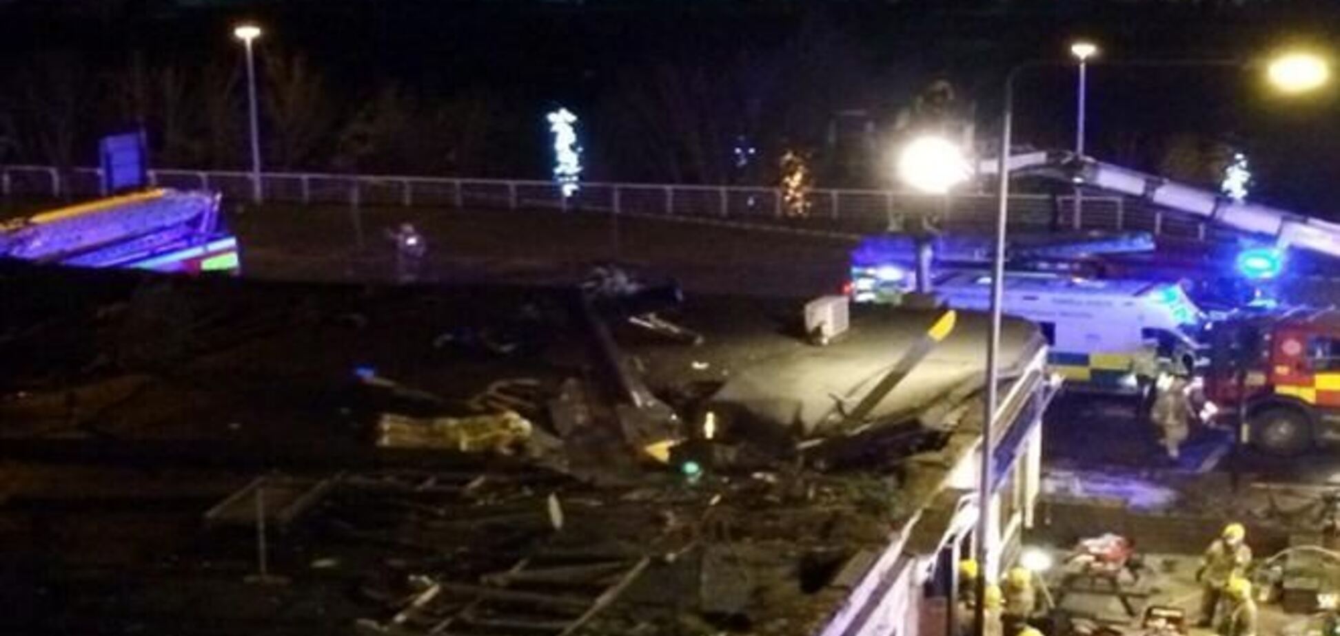 В Шотландии вертолет упал на паб