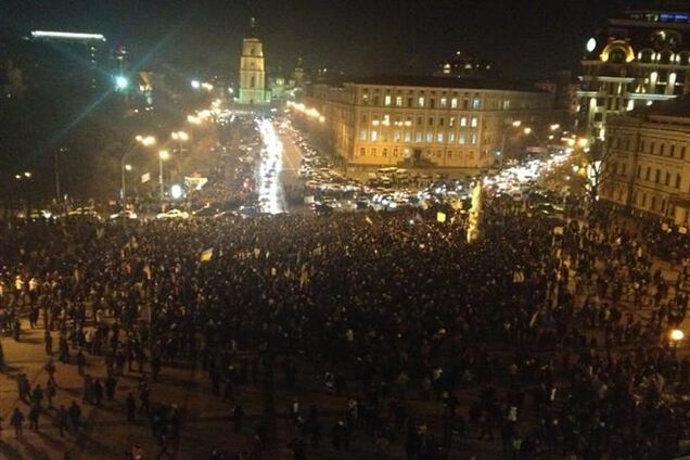 Возле Михайловского собора более 100 митингующих перекрыли дорогу