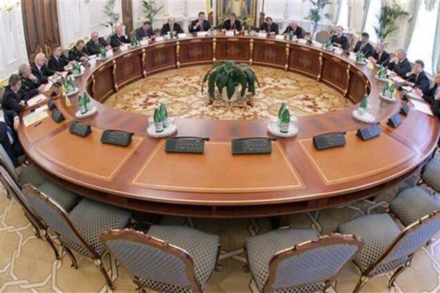 Апарат РНБО спростовує скликання екстреного засідання