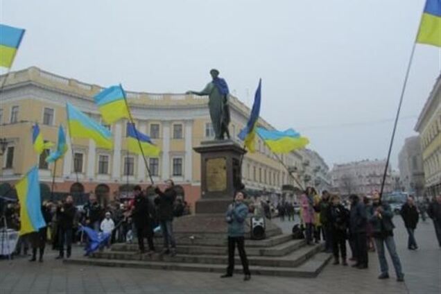 В Одессе протестуют против ночного разгона Евромайдана в Киеве