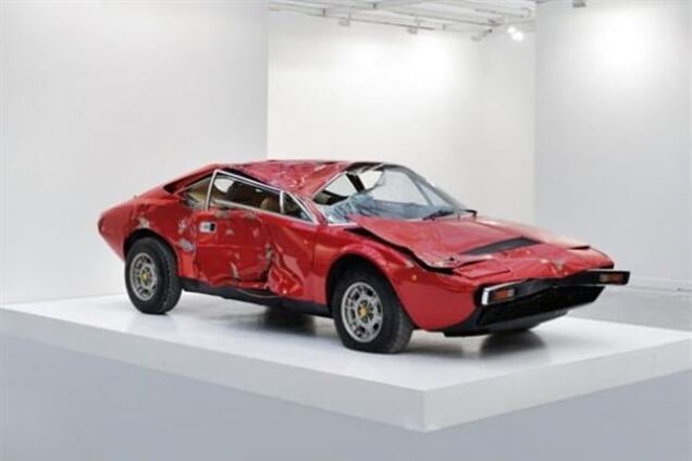 Художник выдал разбитую Ferrari за произведение искусства и продал ее за $250 тыс.