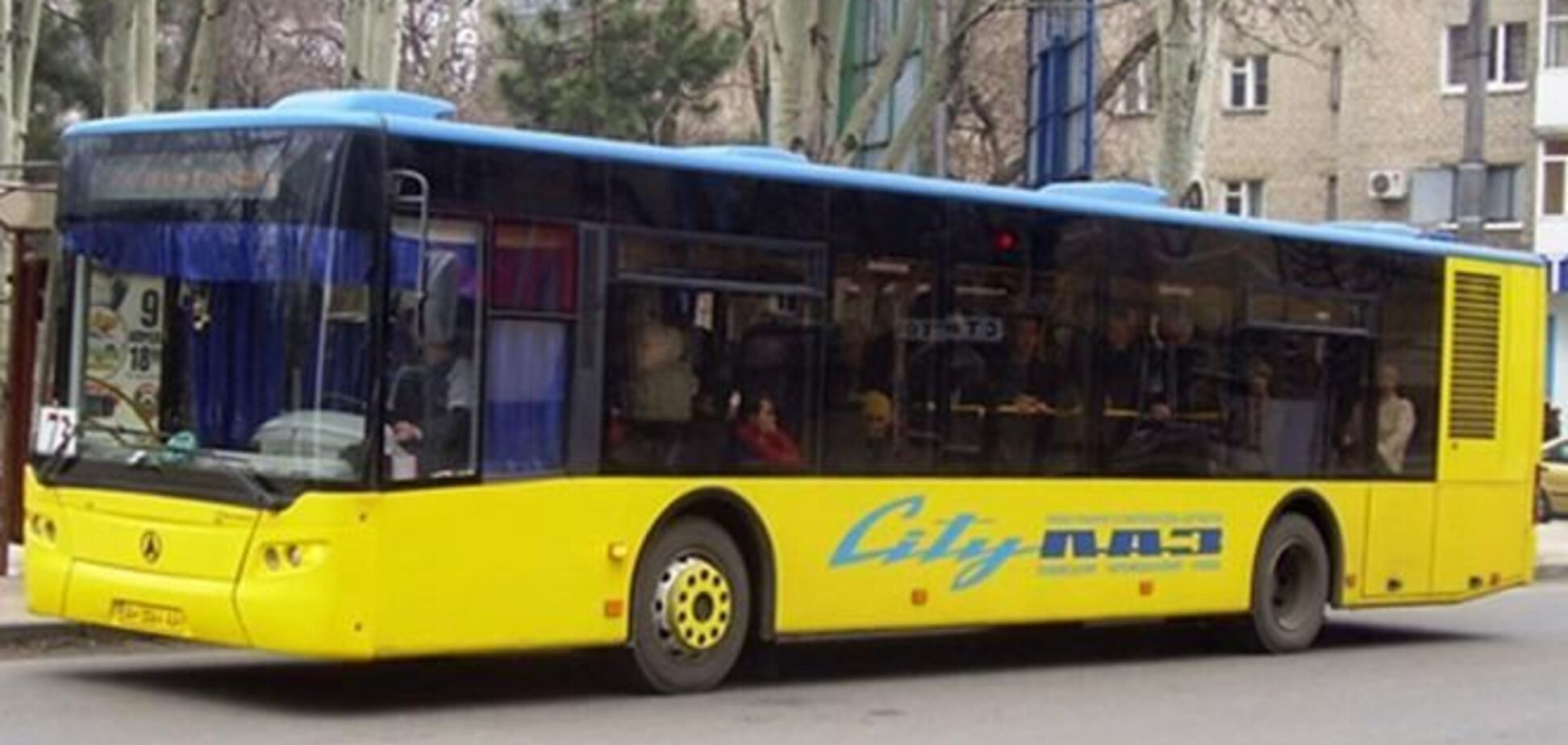 У Донецьку невідомі обстріляли автобус з пасажирами