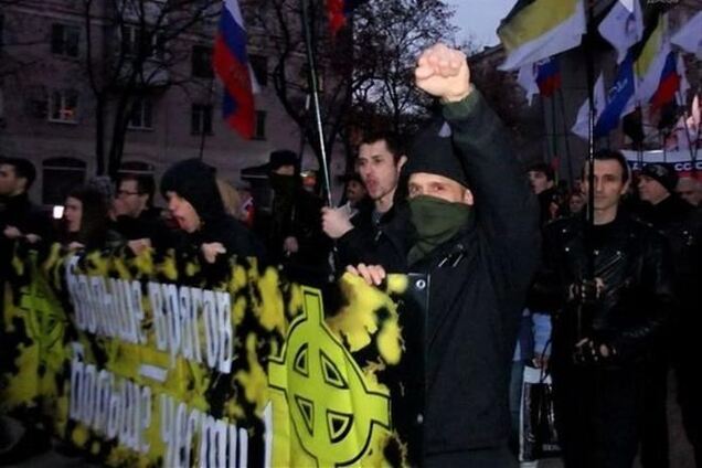 В Донецке 'русский марш' прошел с нацистской символикой