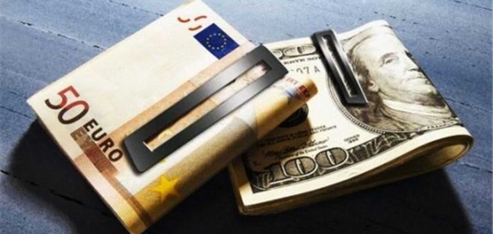 Эксперты: в ноябре евро будет колебаться