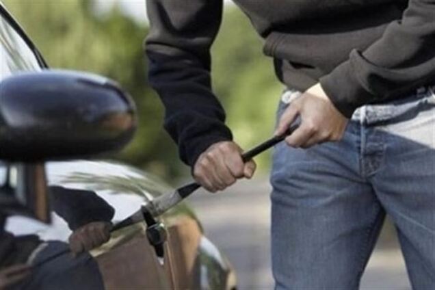 В Киеве пьяные братья пытались угнать ВАЗ