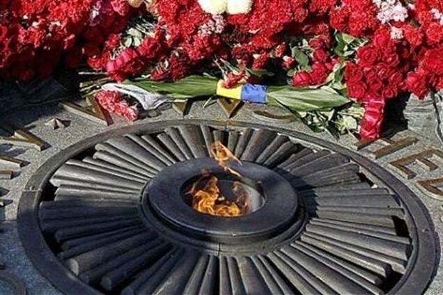 В Киеве под дождем танцевали 'Смуглянку-молдаванку'