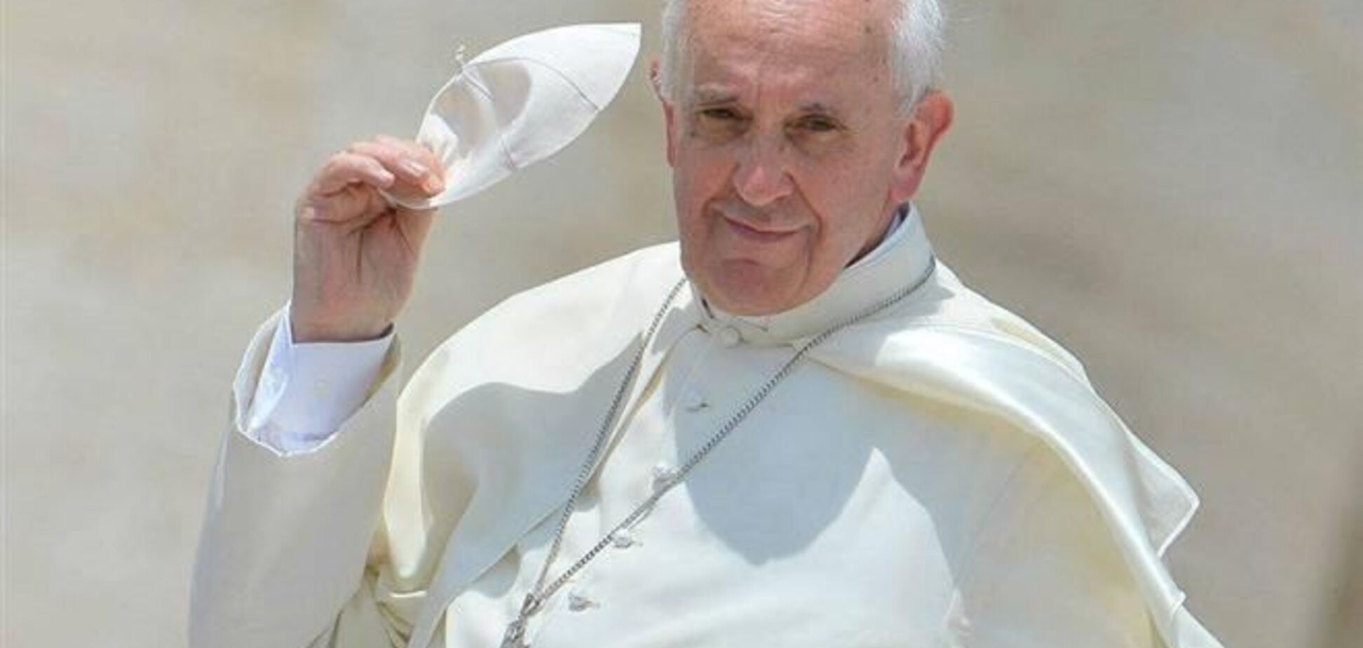 Папа Франциск заставил 50 тысяч человек молиться за ребенка