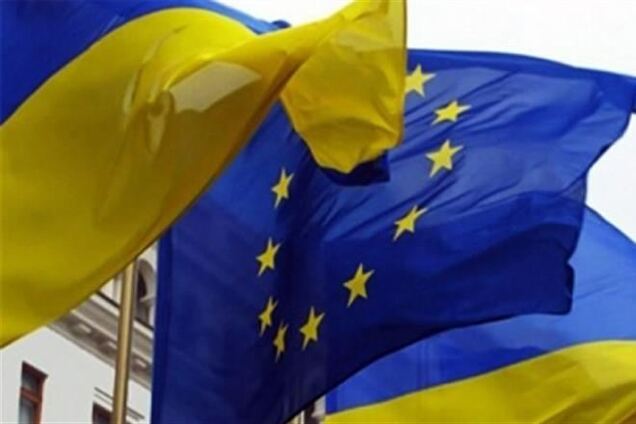 Ассоциацию с Украиной подпишут из-за желания Америки и Европы победить Россию - политолог
