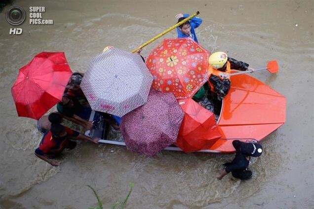 Население Филиппин эвакуируют из-за приближающегося тайфуна
