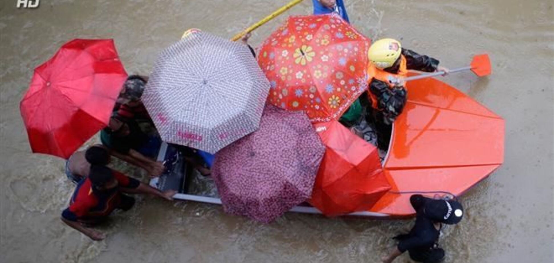 Населення Філіппін евакуюють через наближення тайфуну