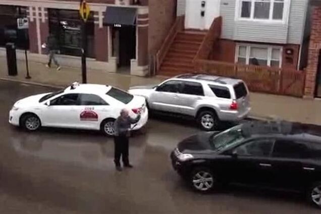 В США таксист пытался остановить угонщика: разбиты 5 авто