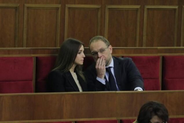 Дочка Тимошенко прийшла в Раду в чорному