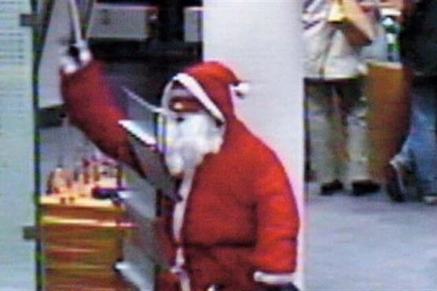 Жінка в костюмі Санта Клауса напала на два банки в Німеччині
