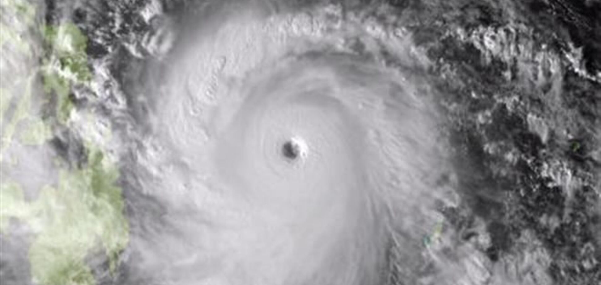 На Філіппіни обрушився найсильніший тайфун