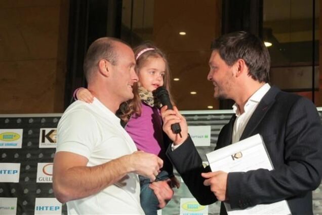 Боксер Усик устроил на тренировке пожар и бегал от девушки