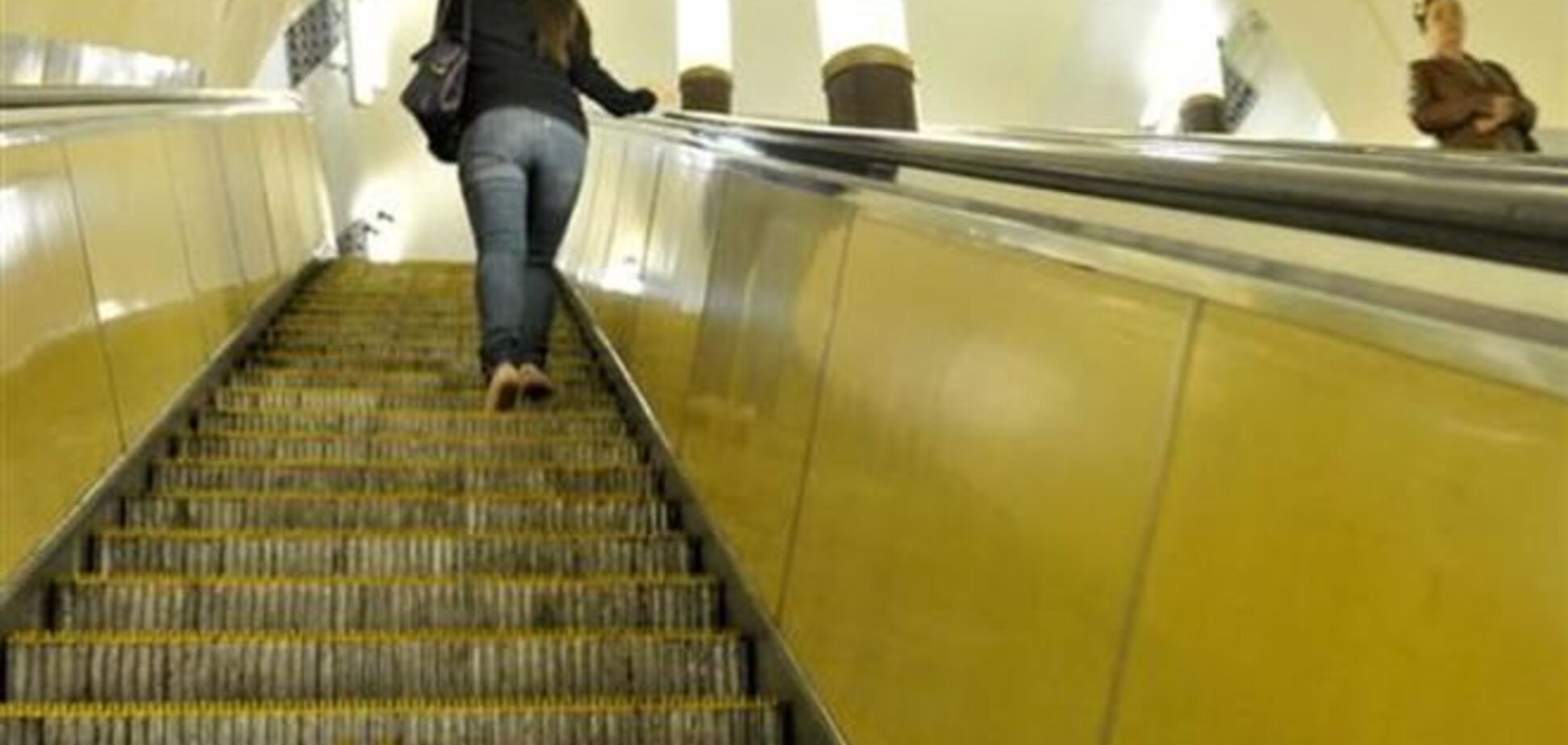 У метро Мінська заборонять ходити по ескалаторах