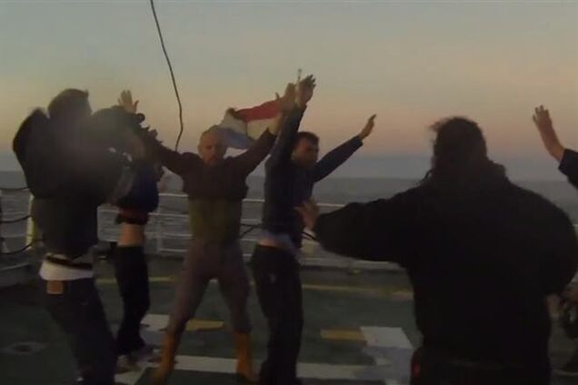 Greenpeace показала видео захвата Arctic Sunrise