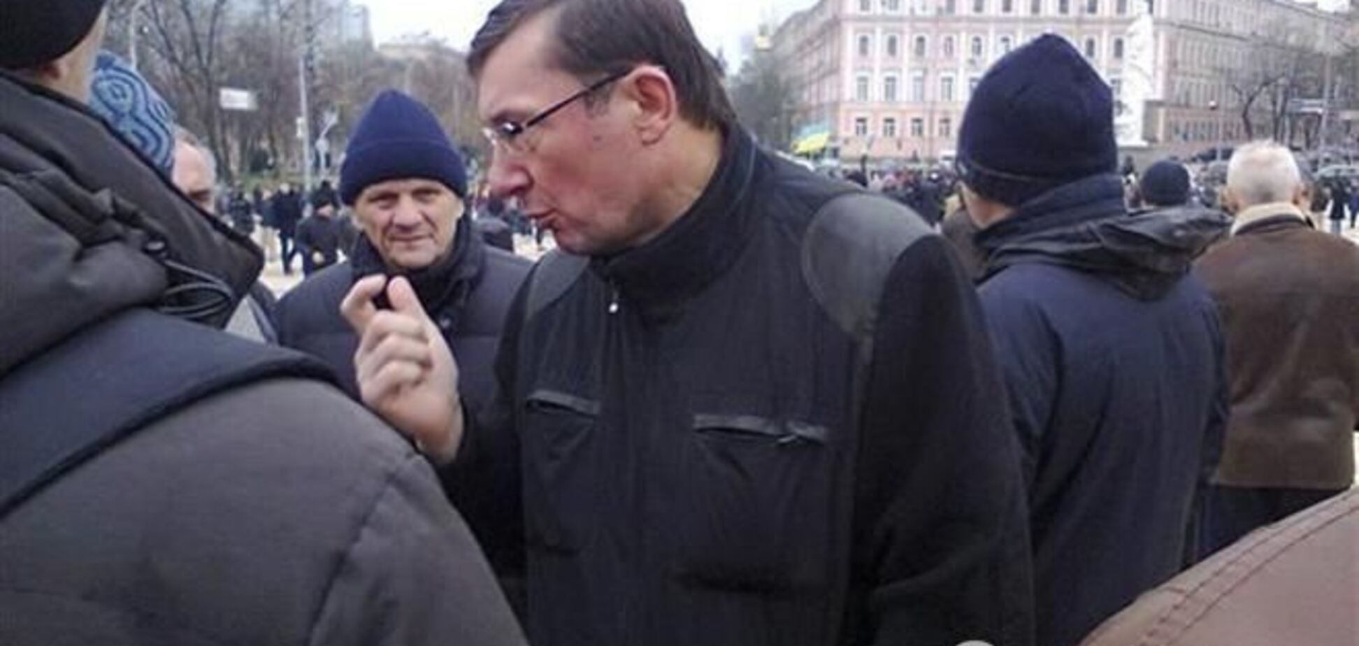 Луценко призвал киевлян заблокировать город и начать забастовку