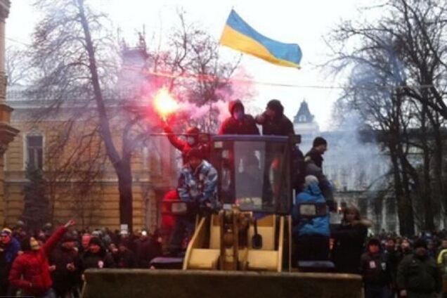 Возле Администрации президента подрезали помощника Порошенко