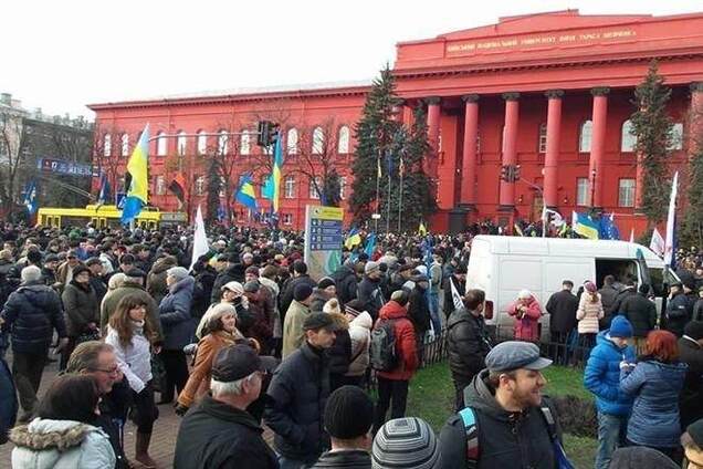 В центре Киева включили 'глушилки' мобильной связи - источник