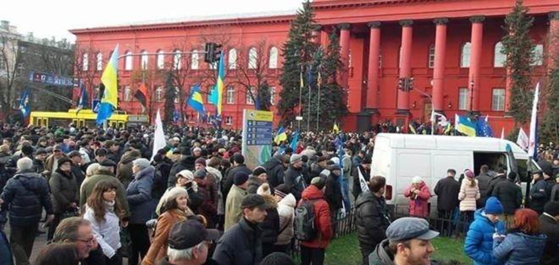В центре Киева включили 'глушилки' мобильной связи - источник