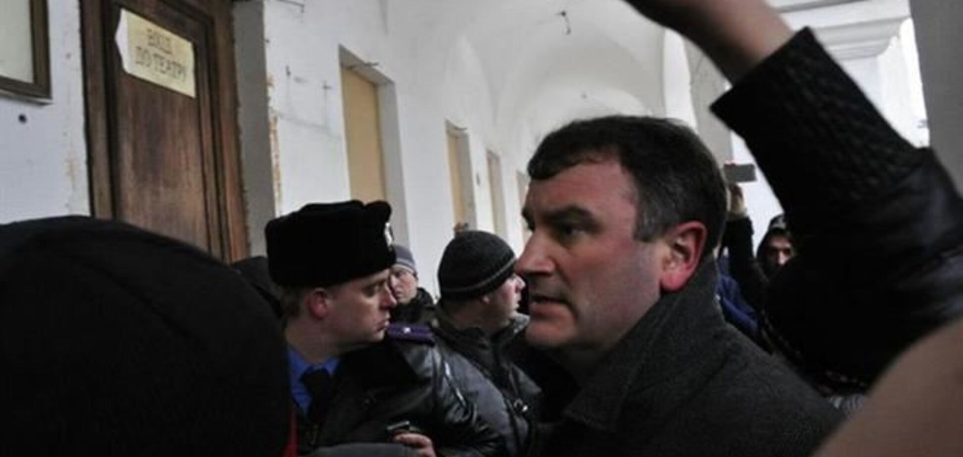 ВО 'Свобода' заявляет, что 'беркутовцы' жестоко избили депутата Андрея Мищенко
