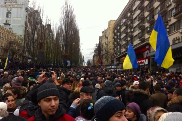 Оппозиция насчитала в центре Киева 500 тысяч митингующих
