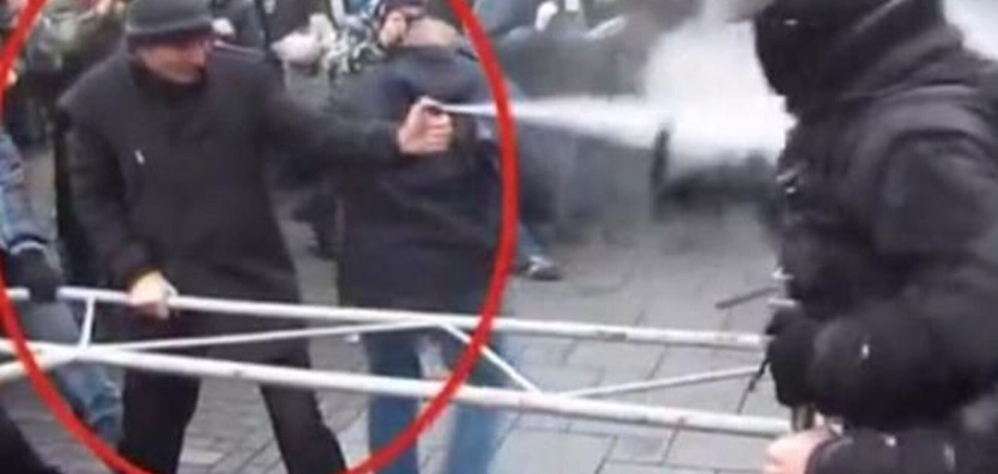 В Сети появилось видео активистов Евромайдана, бьющих милицию дубинками