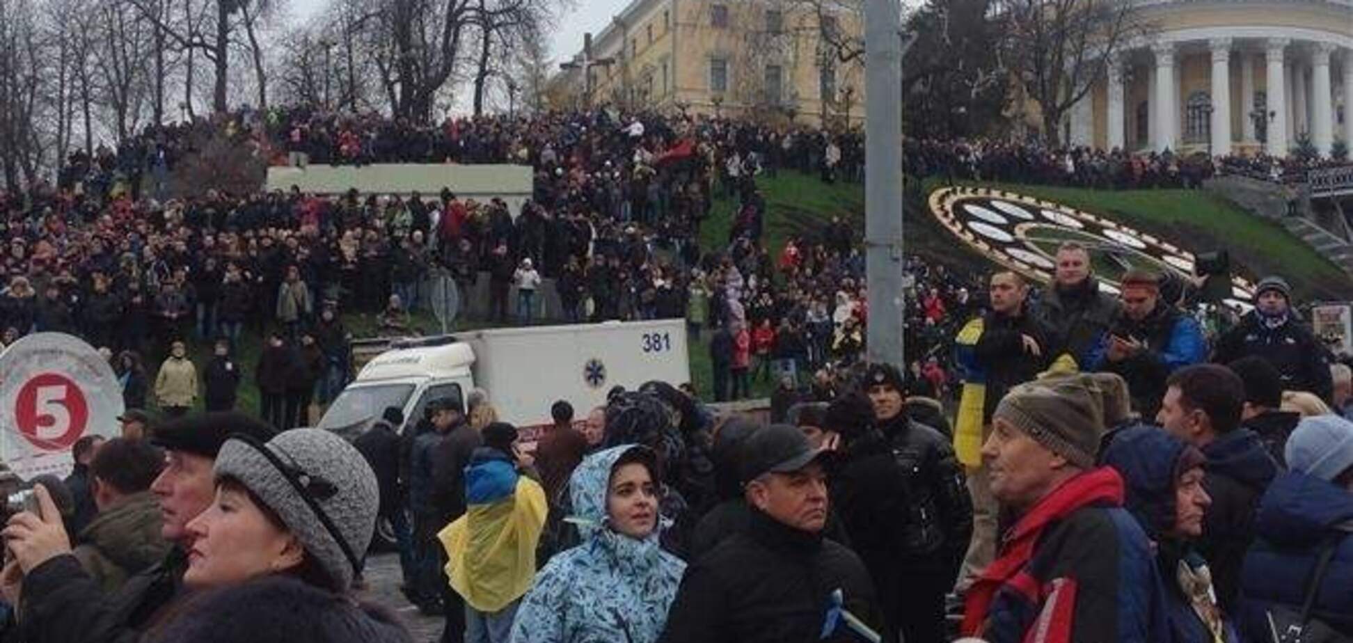 Эксперт считает, что в Украине началась бархатная революция