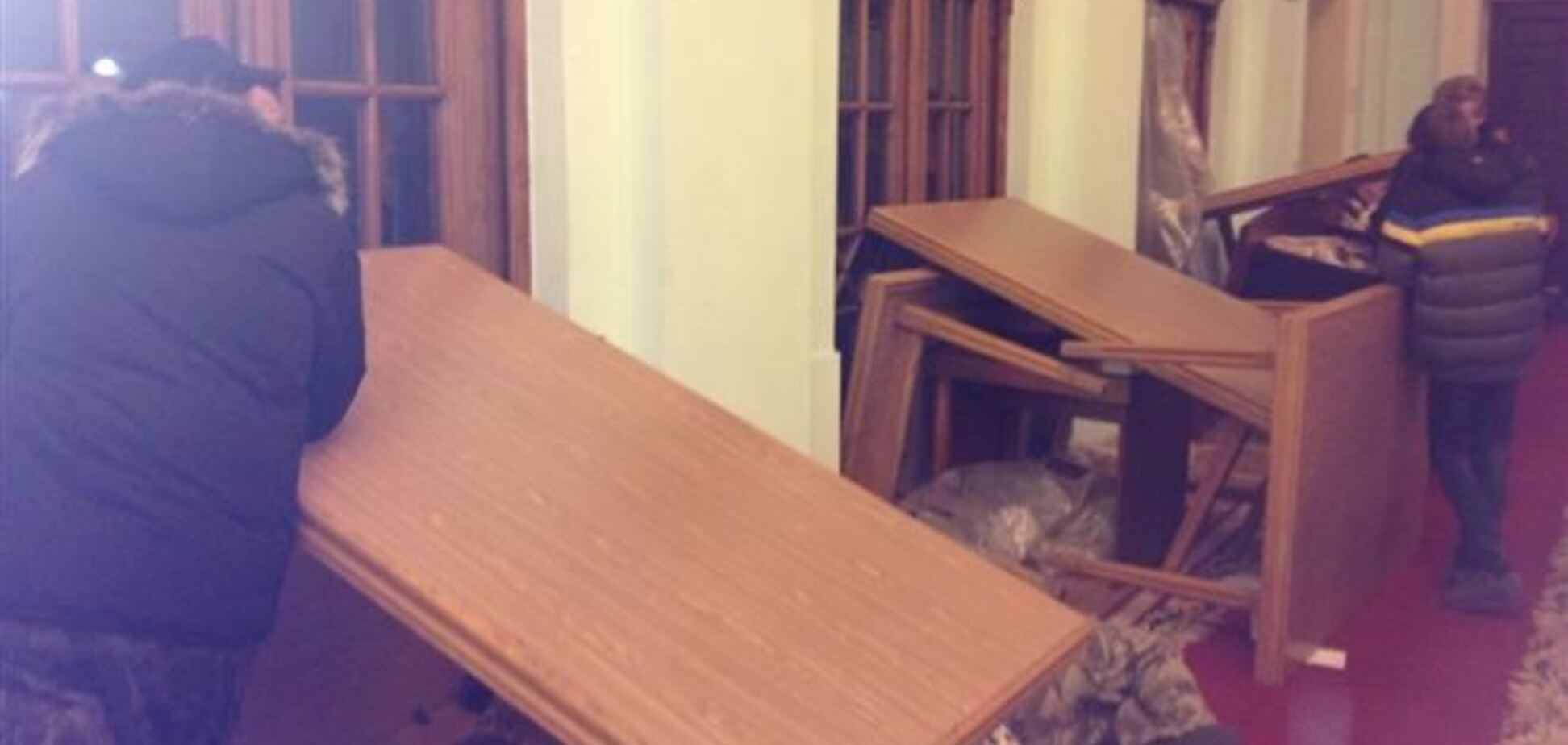 У будівлі КМДА залишилося близько 400 активістів