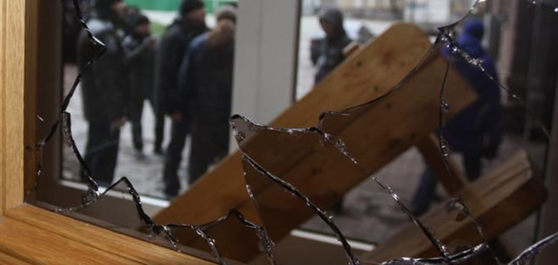 Митингующие захватили горадминистрацию