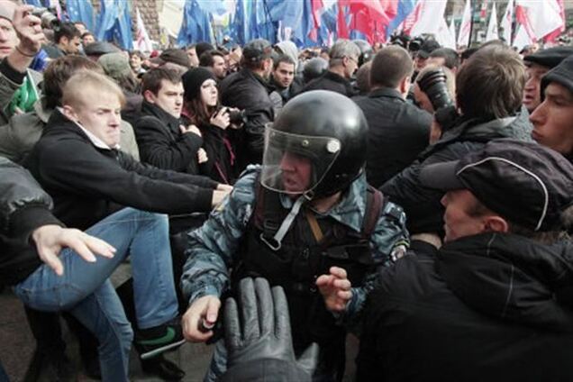 Сотни радикально настроенных людей готовят беспорядки – МВД