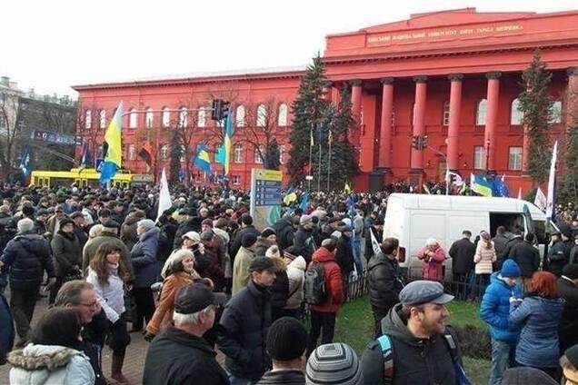 Дипломаты призвали американцев избегать митингов в Киеве